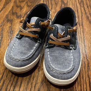 Children’s Place toddler loafers / boat shoes - chambray + navy - size 7